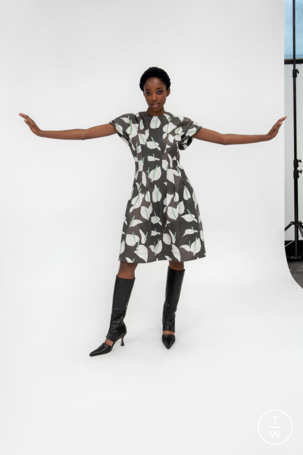 Fashion Week London Pre-Fall 2022 look 32 from the Eudon Choi collection womenswear