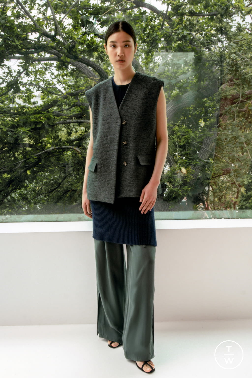 Fashion Week London Resort 2022 look 26 de la collection Eudon Choi womenswear