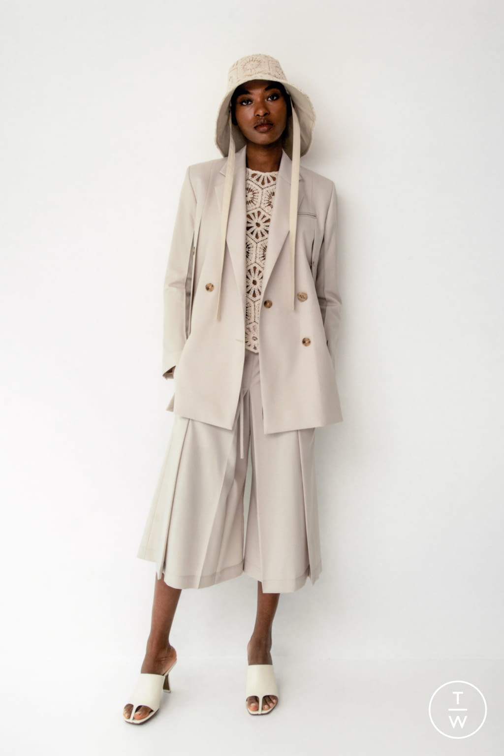 Fashion Week London Resort 2022 look 30 from the Eudon Choi collection womenswear