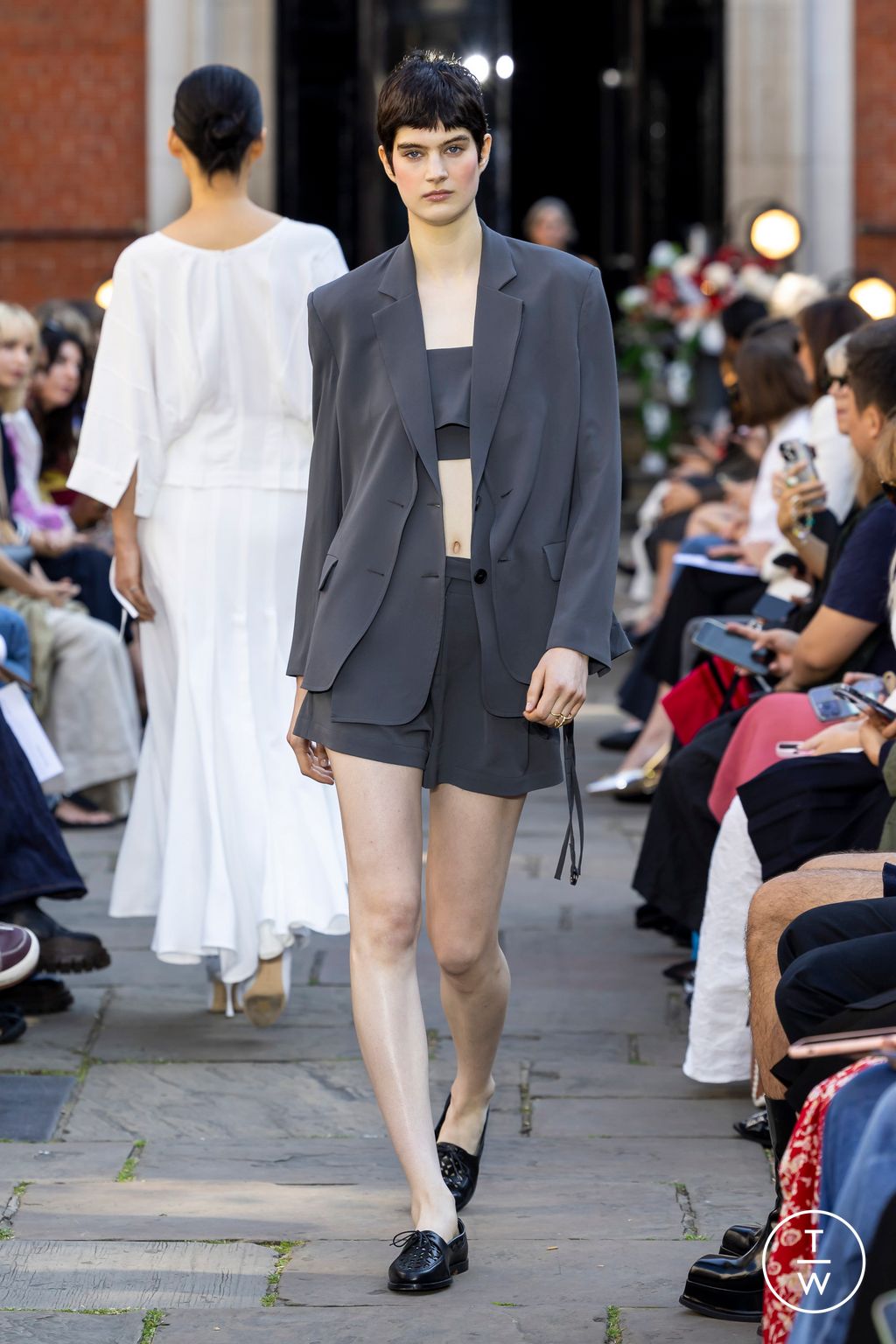 Fashion Week London Spring/Summer 2024 look 9 from the Eudon Choi collection womenswear