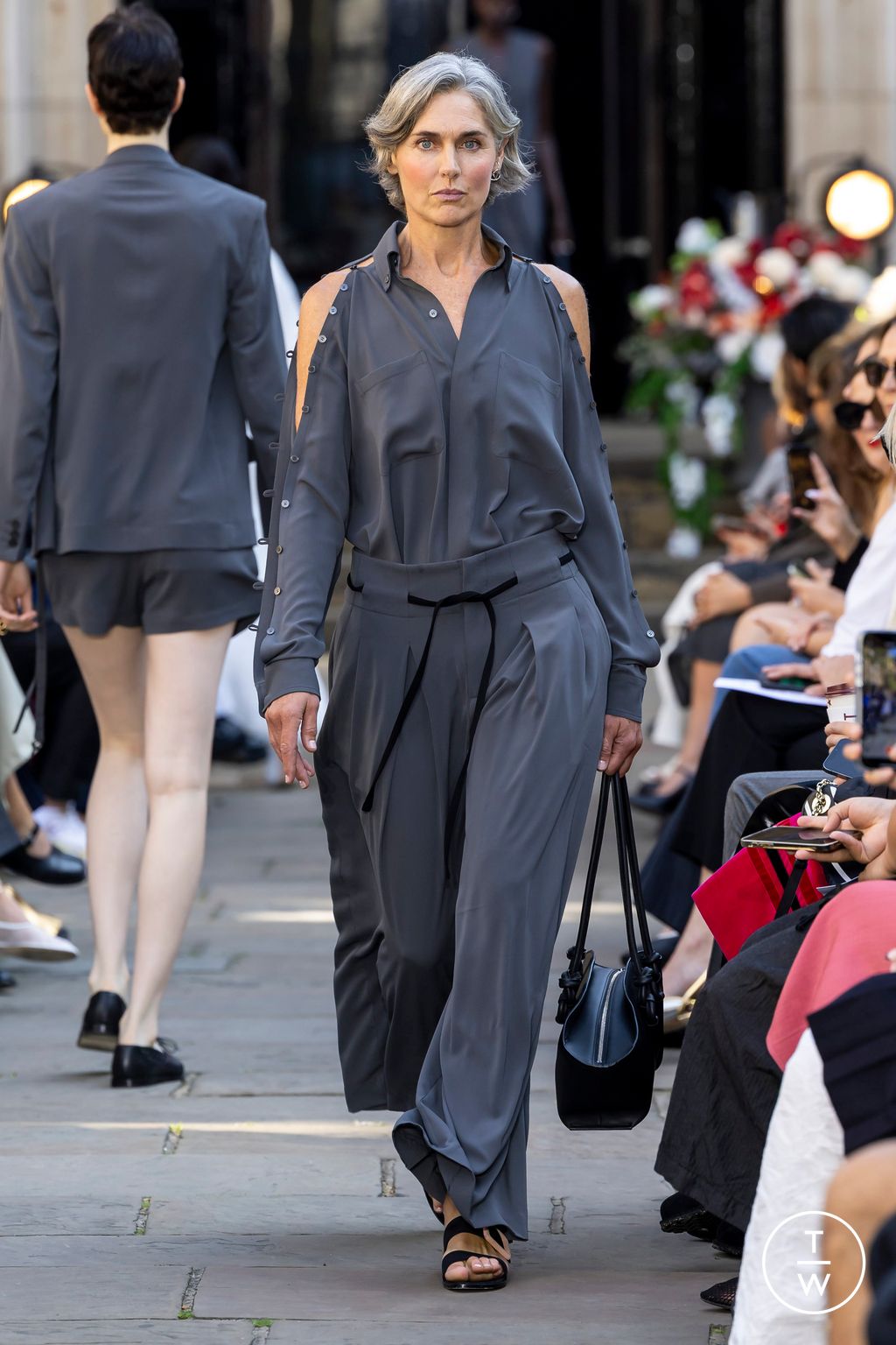 Fashion Week London Spring/Summer 2024 look 10 de la collection Eudon Choi womenswear