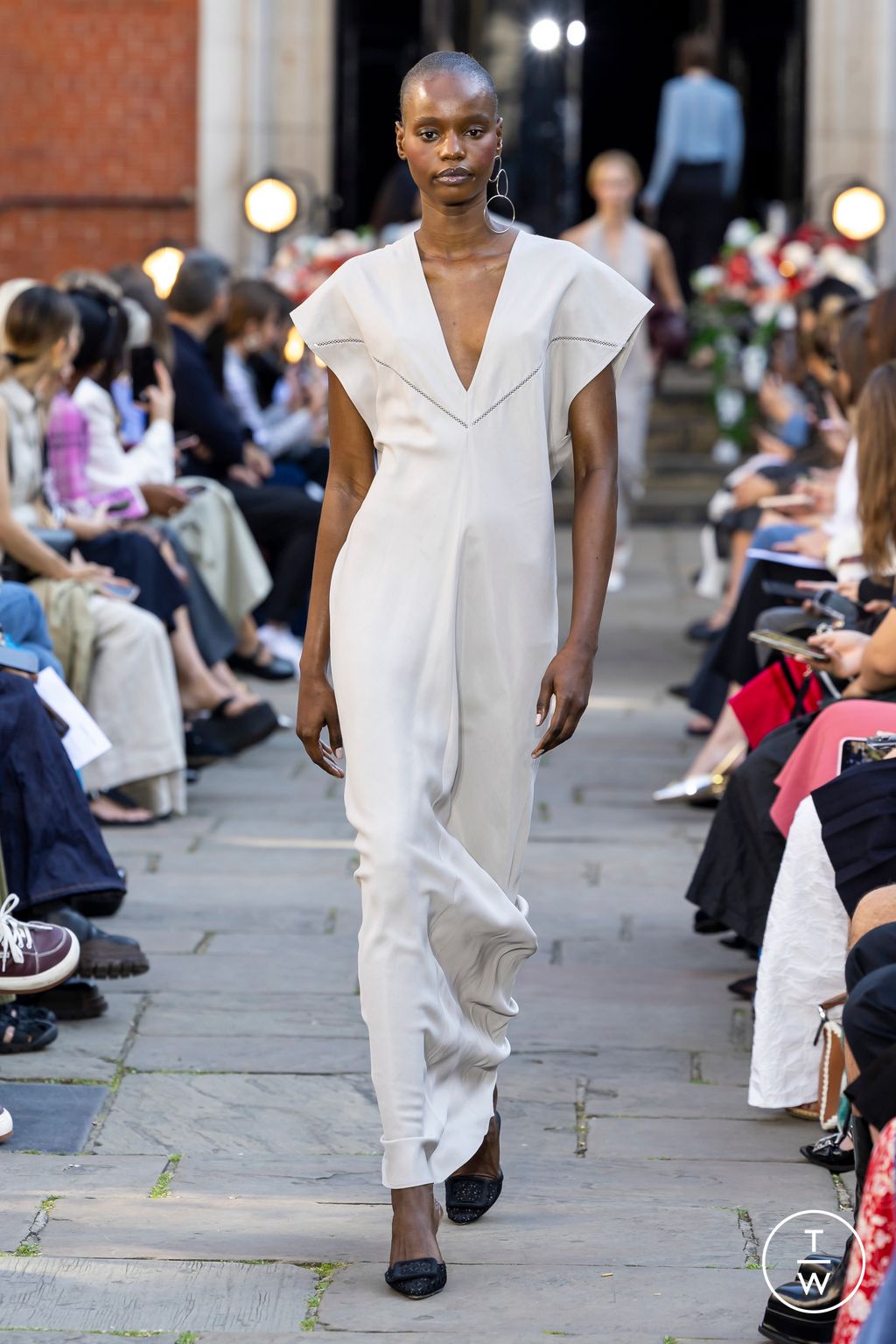 Fashion Week London Spring/Summer 2024 look 18 from the Eudon Choi collection womenswear