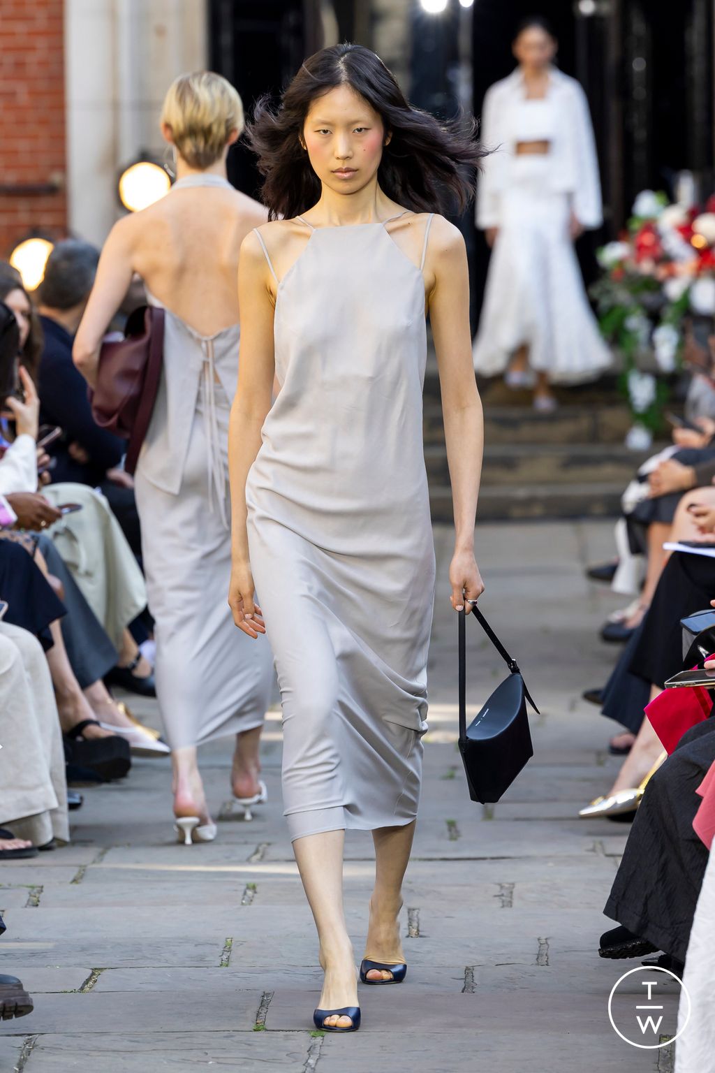 Fashion Week London Spring/Summer 2024 look 20 from the Eudon Choi collection womenswear