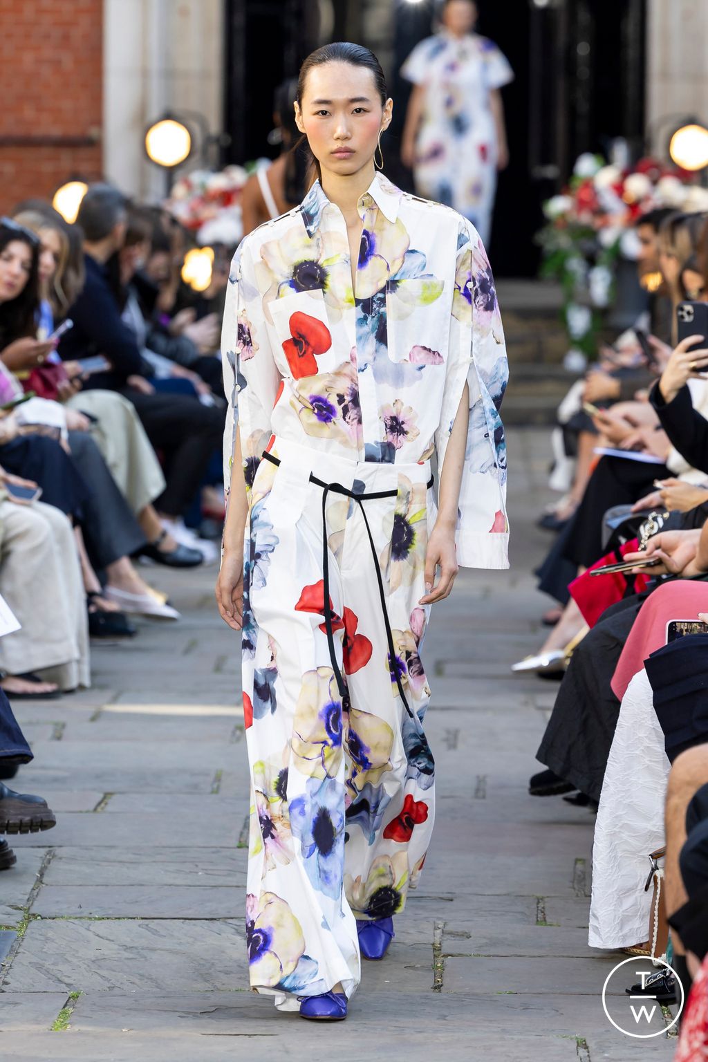 Fashion Week London Spring/Summer 2024 look 24 de la collection Eudon Choi womenswear