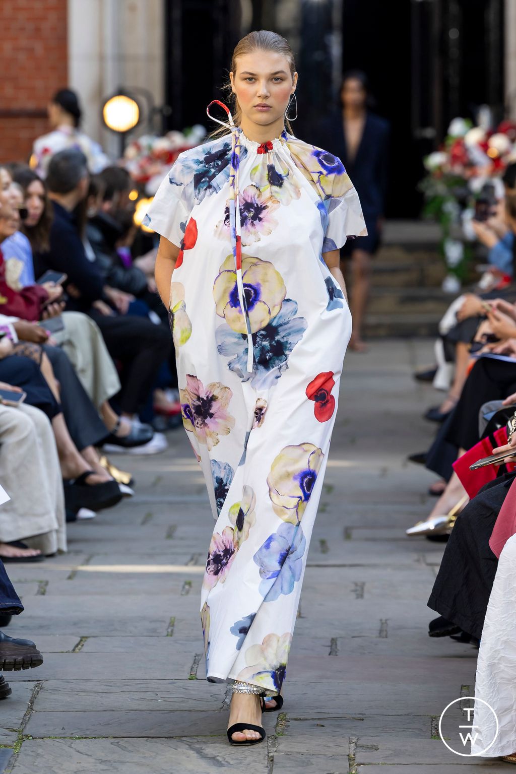 Fashion Week London Spring/Summer 2024 look 25 from the Eudon Choi collection womenswear