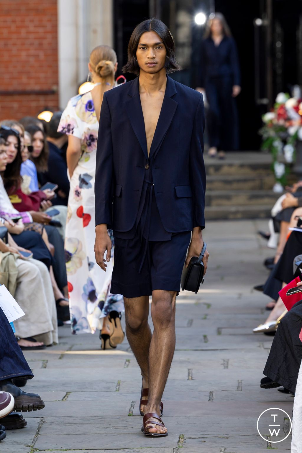 Fashion Week London Spring/Summer 2024 look 26 de la collection Eudon Choi womenswear
