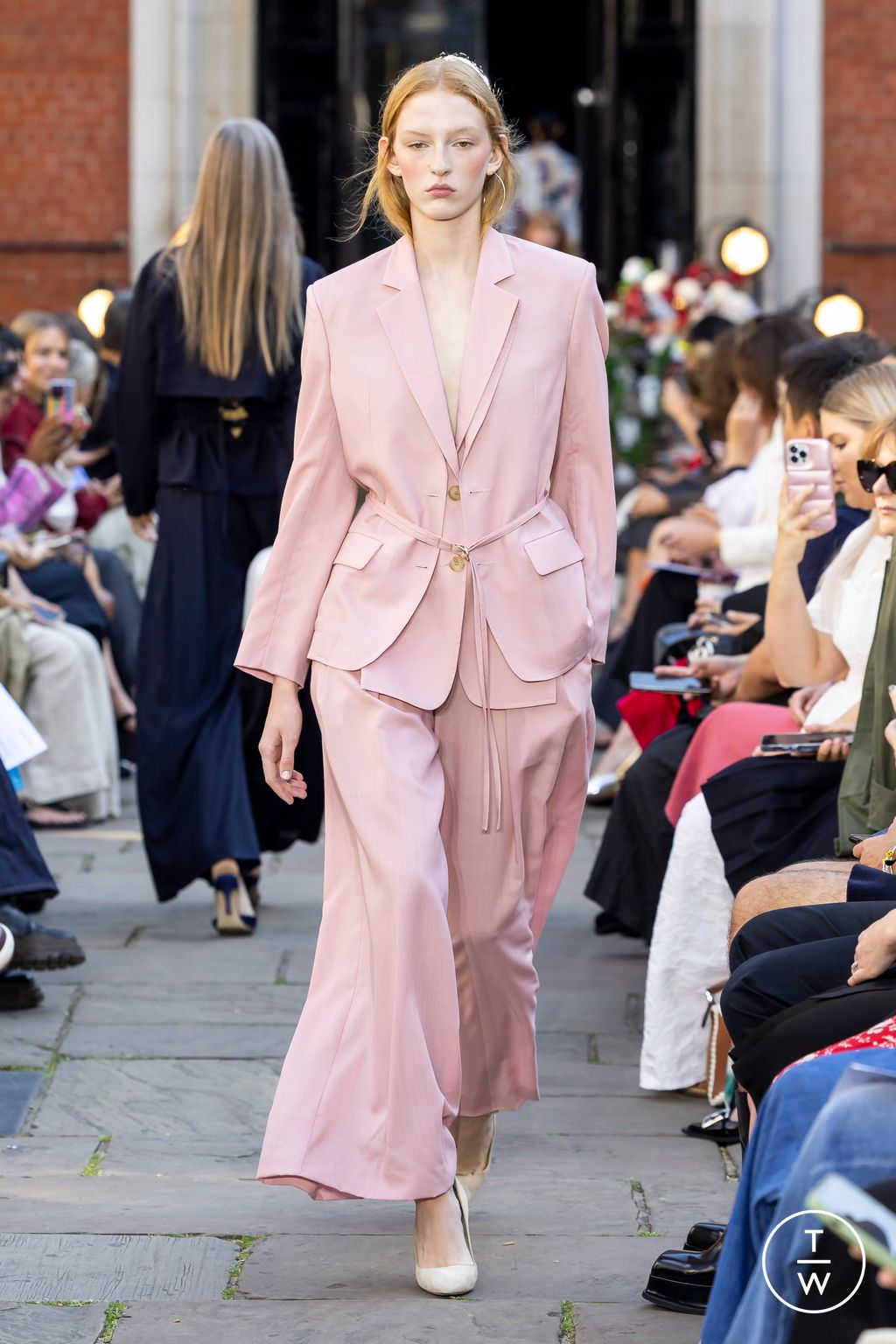 Fashion Week London Spring/Summer 2024 look 28 de la collection Eudon Choi womenswear