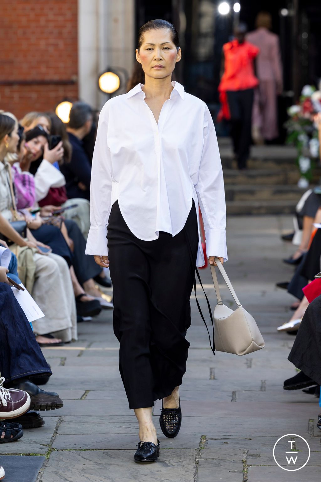 Fashion Week London Spring/Summer 2024 look 33 from the Eudon Choi collection womenswear