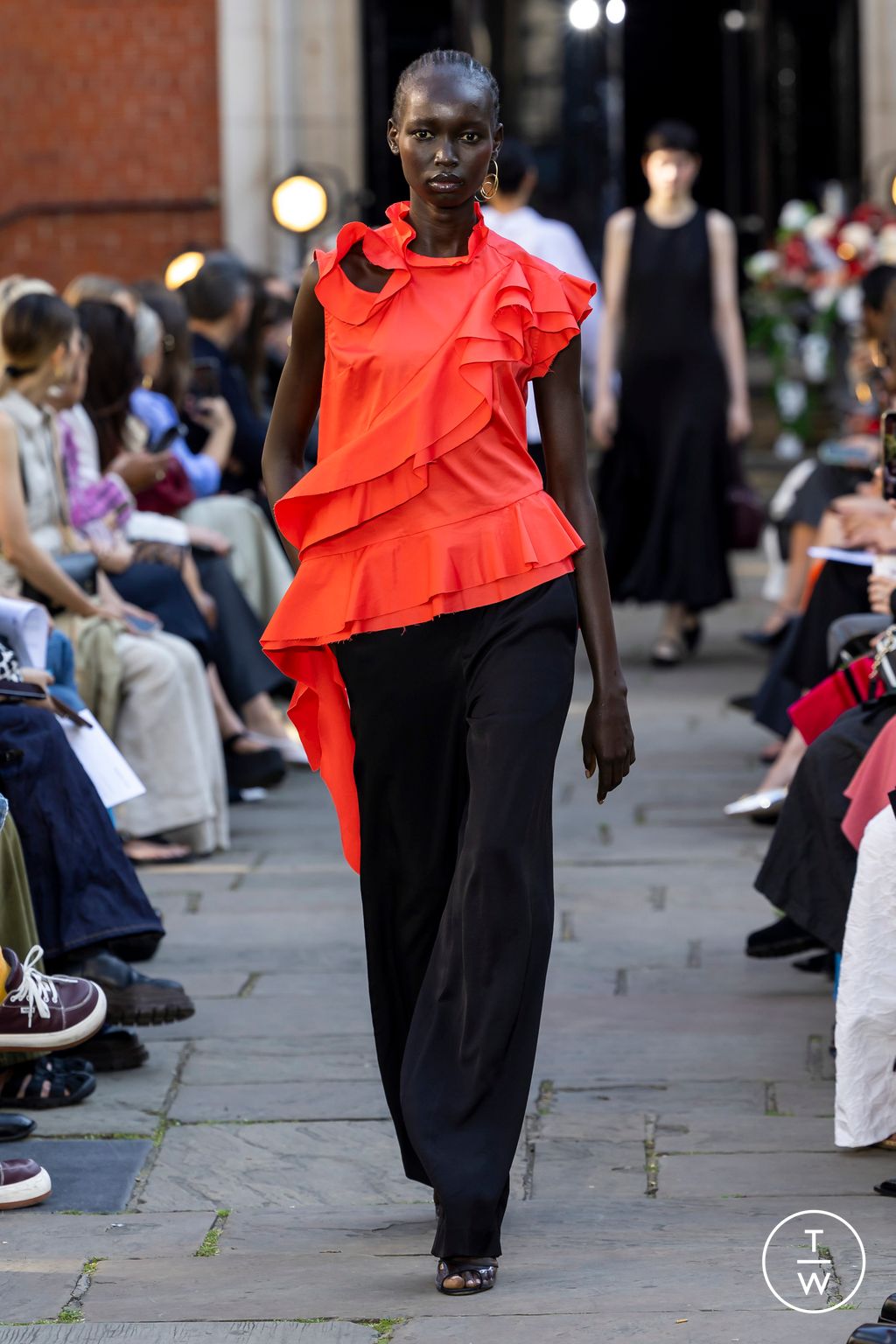 Fashion Week London Spring/Summer 2024 look 34 from the Eudon Choi collection womenswear