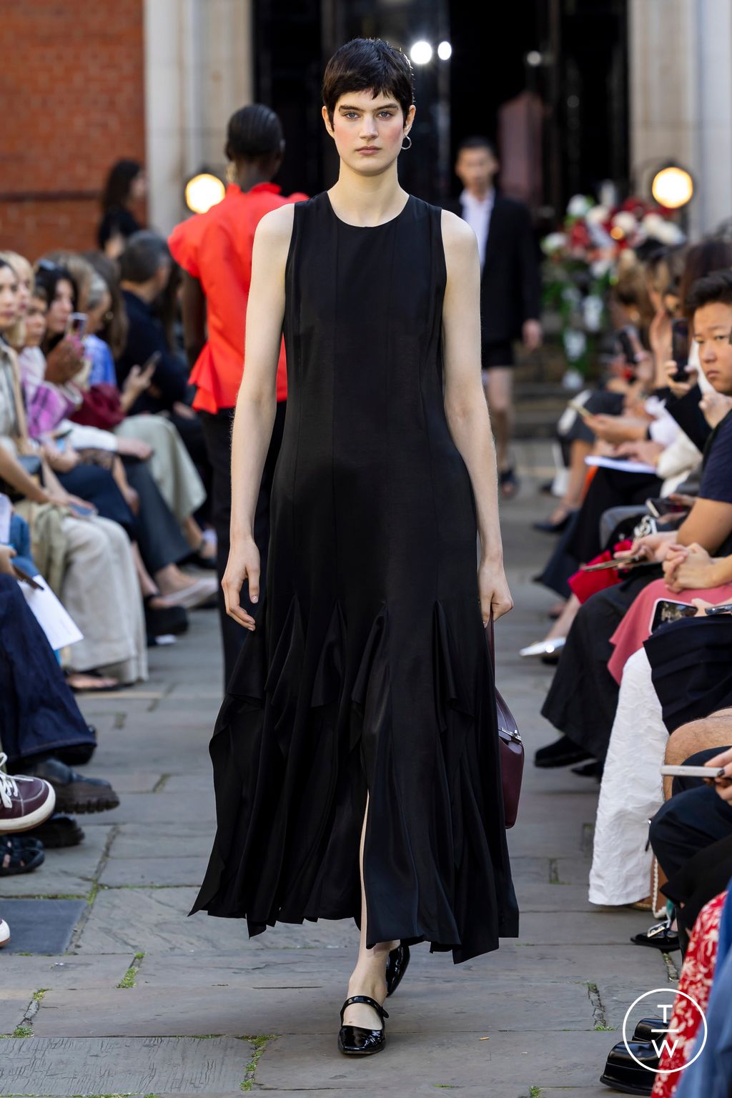 Fashion Week London Spring/Summer 2024 look 35 from the Eudon Choi collection 女装