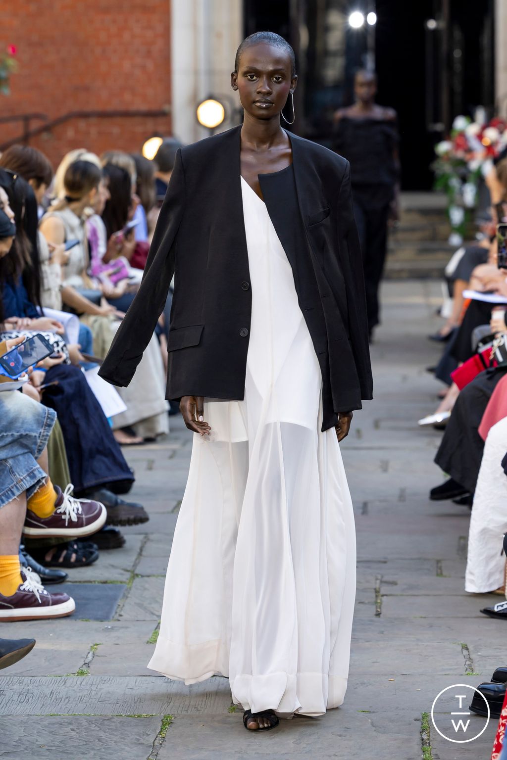 Fashion Week London Spring/Summer 2024 look 37 from the Eudon Choi collection 女装