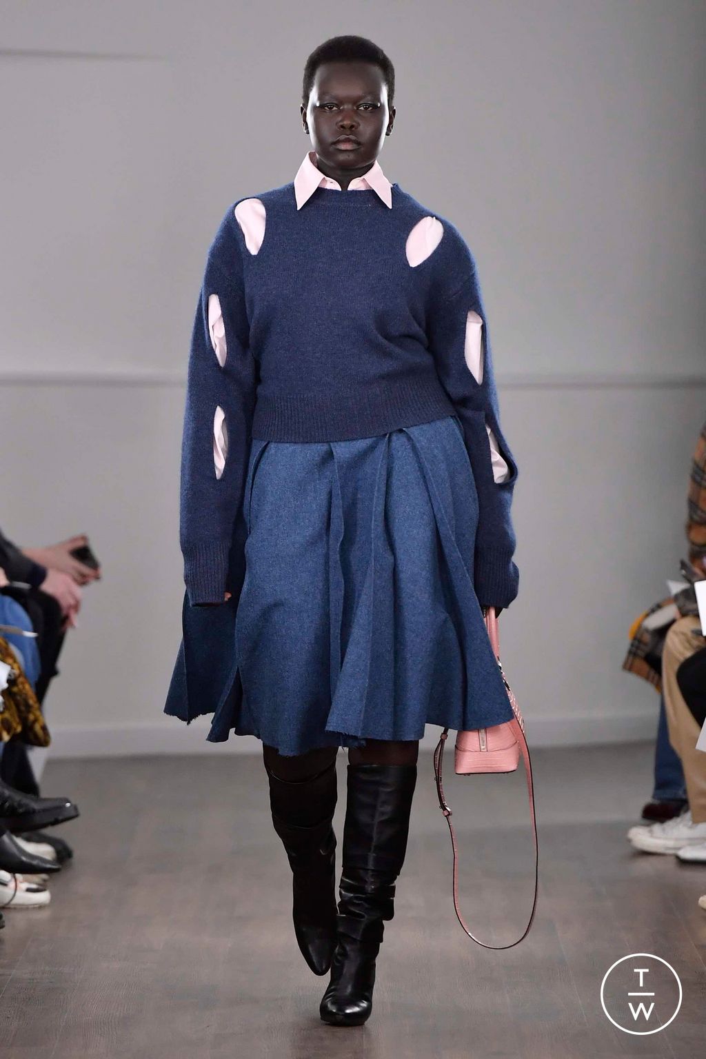 Fashion Week London Fall/Winter 2023 look 3 de la collection Eudon Choi womenswear