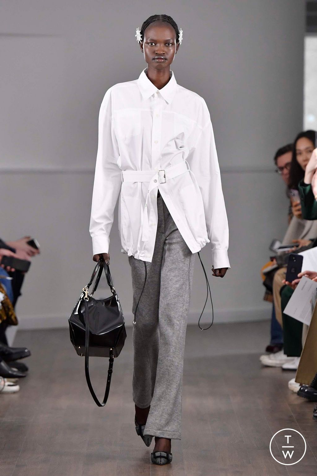 Fashion Week London Fall/Winter 2023 look 7 de la collection Eudon Choi womenswear