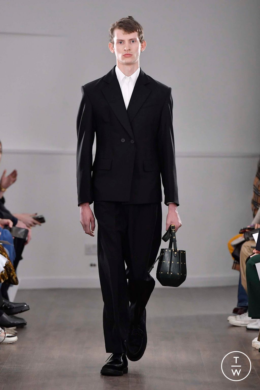 Fashion Week London Fall/Winter 2023 look 11 from the Eudon Choi collection 女装