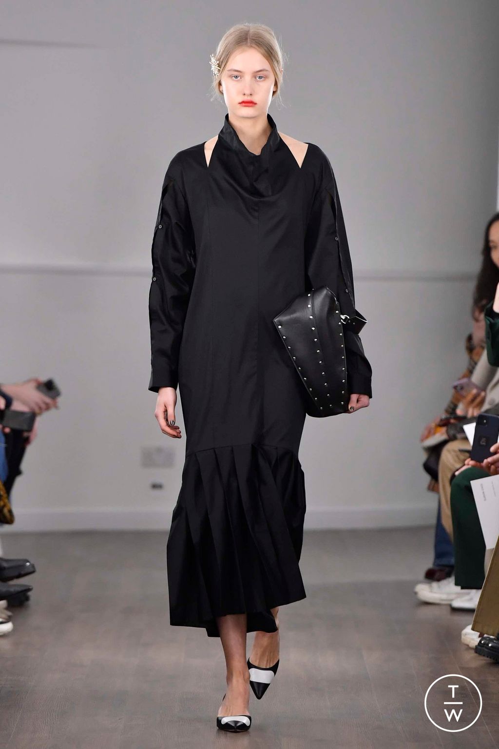 Fashion Week London Fall/Winter 2023 look 12 from the Eudon Choi collection womenswear