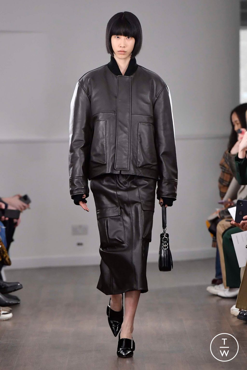 Fashion Week London Fall/Winter 2023 look 13 de la collection Eudon Choi womenswear