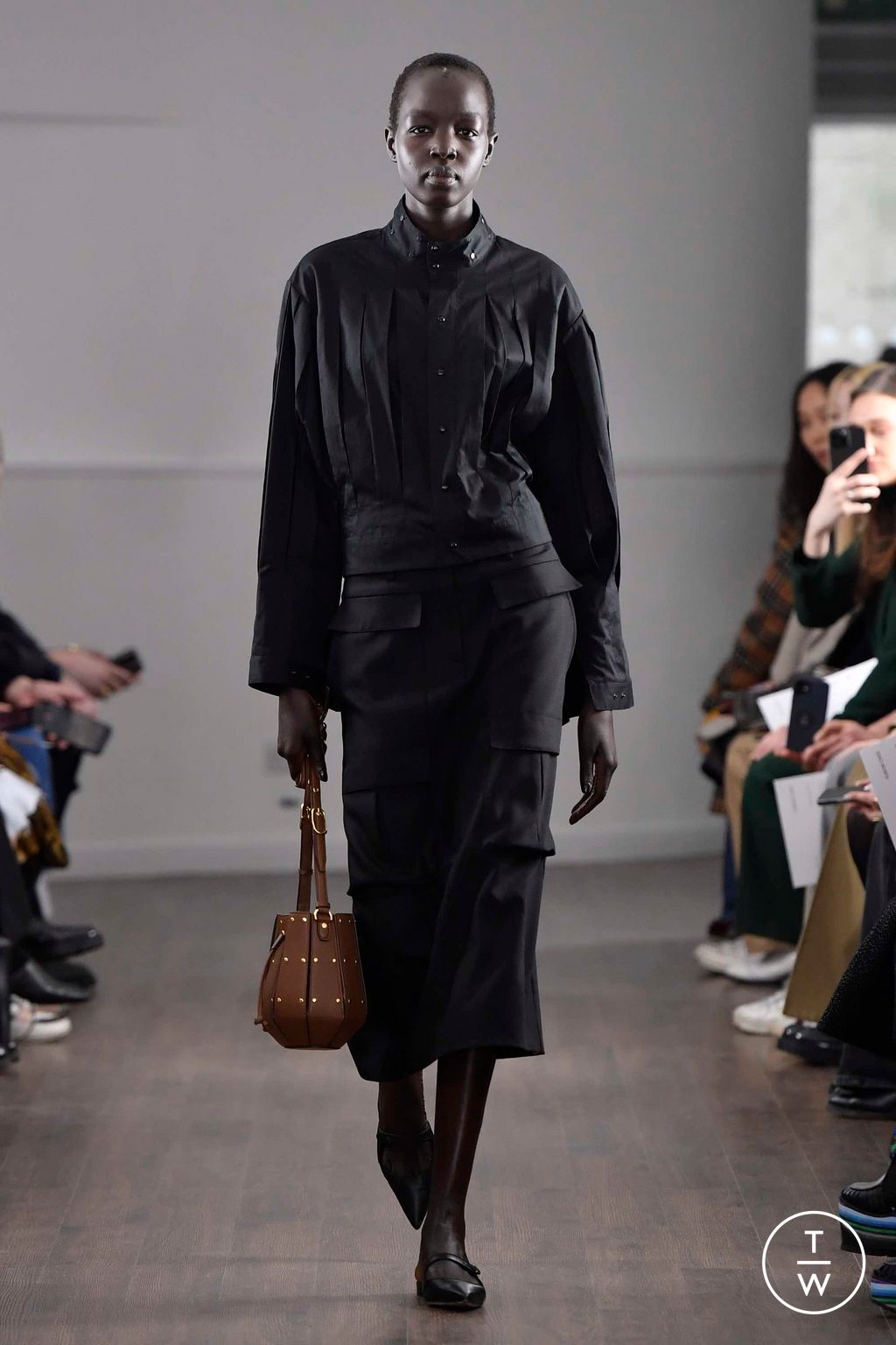 Fashion Week London Fall/Winter 2023 look 19 de la collection Eudon Choi womenswear