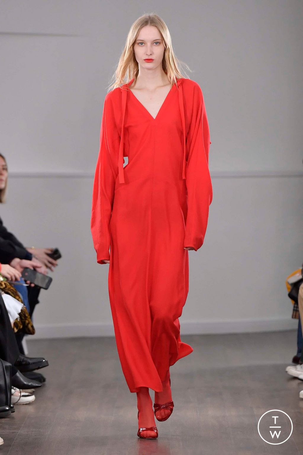 Fashion Week London Fall/Winter 2023 look 21 de la collection Eudon Choi womenswear