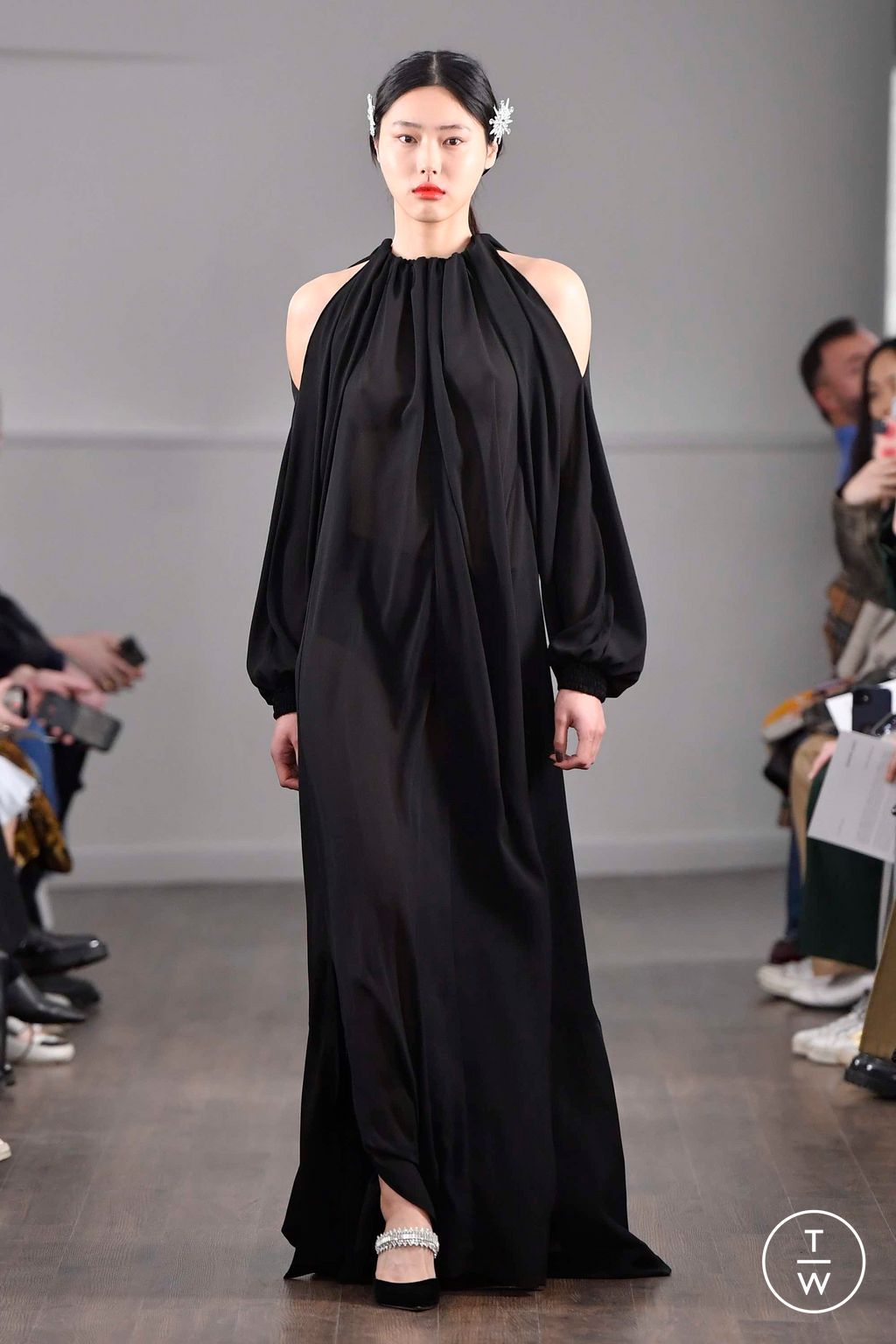 Fashion Week London Fall/Winter 2023 look 20 de la collection Eudon Choi womenswear