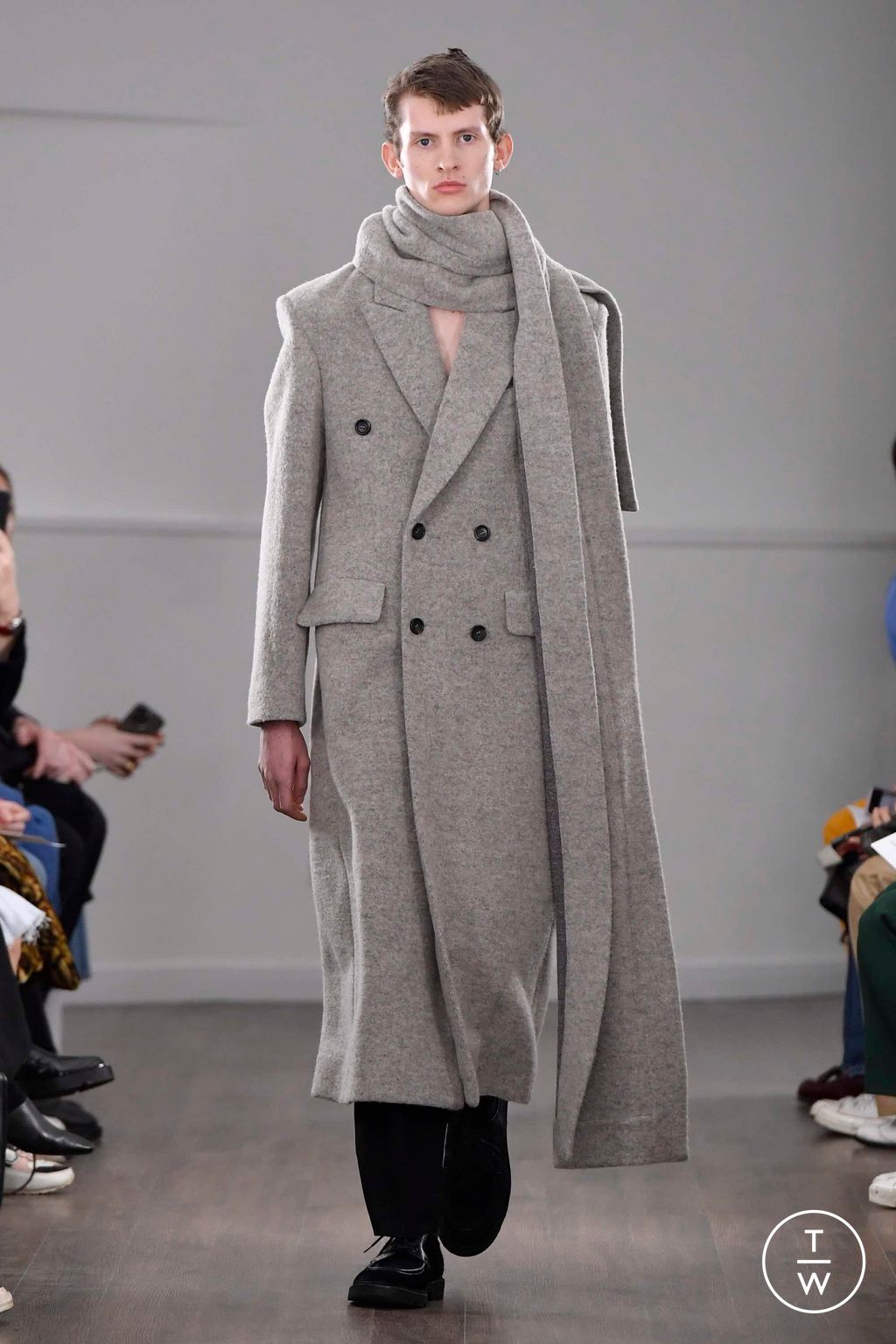 Fashion Week London Fall/Winter 2023 look 36 from the Eudon Choi collection womenswear