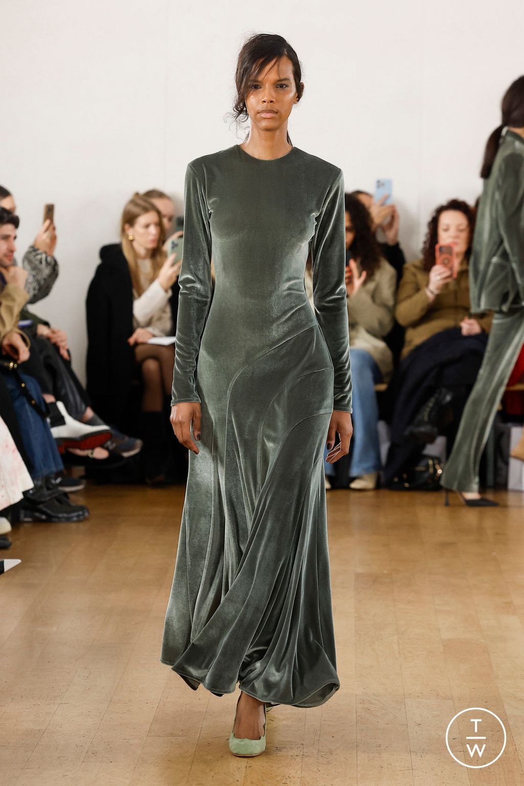 Fashion Week London Fall/Winter 2024 look 5 from the Eudon Choi collection womenswear