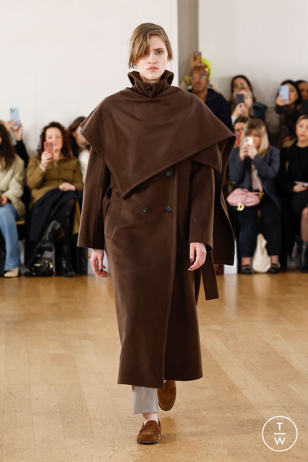 Fashion Week London Fall/Winter 2024 look 9 from the Eudon Choi collection 女装