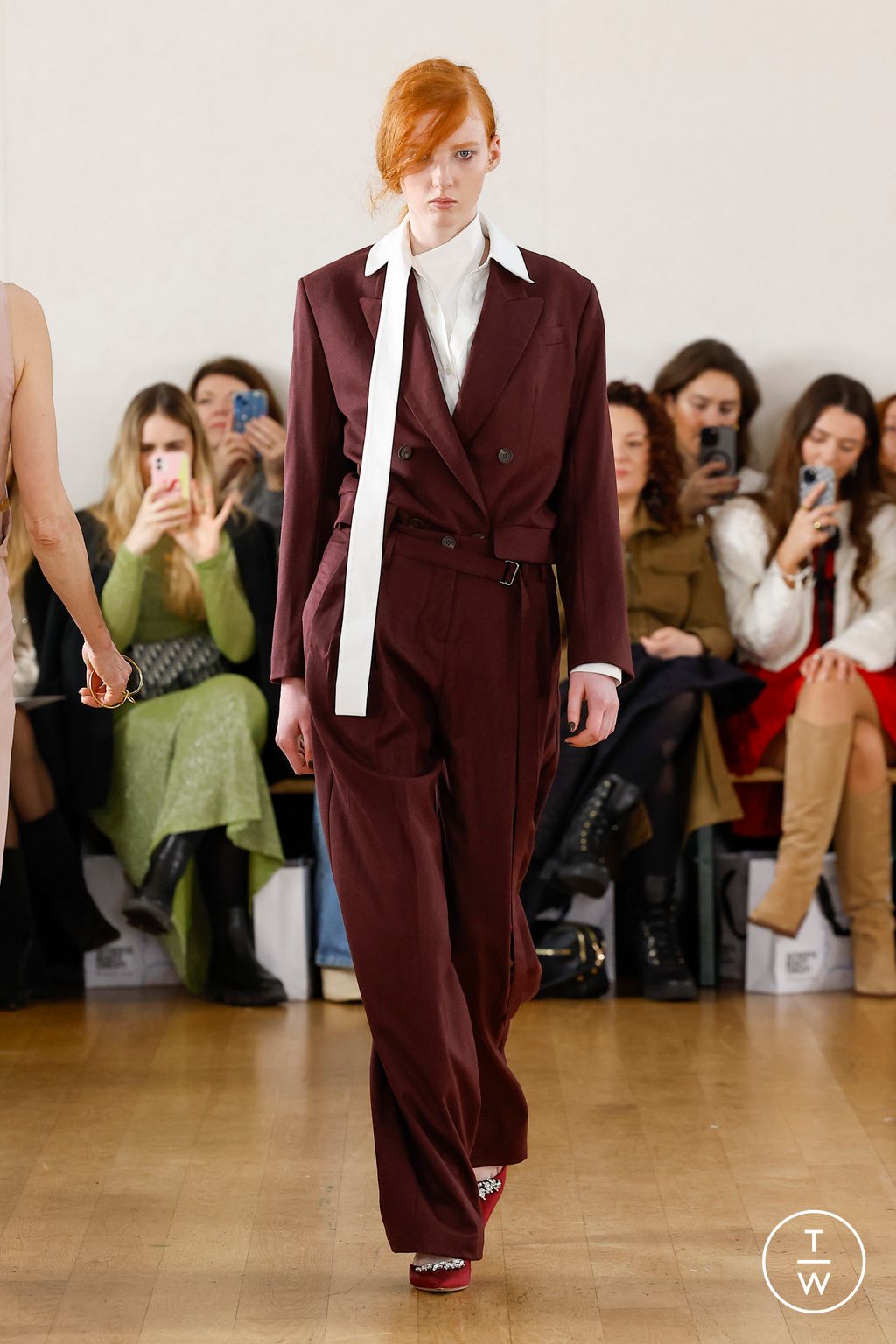Fashion Week London Fall/Winter 2024 look 11 de la collection Eudon Choi womenswear