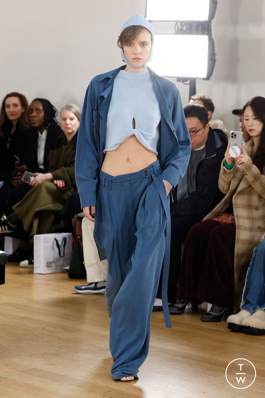 Fashion Week London Fall/Winter 2024 look 20 de la collection Eudon Choi womenswear