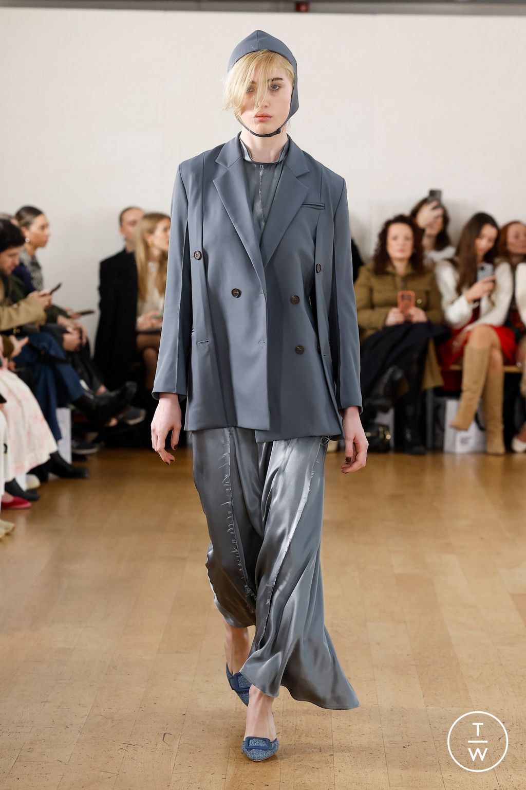 Fashion Week London Fall/Winter 2024 look 21 de la collection Eudon Choi womenswear