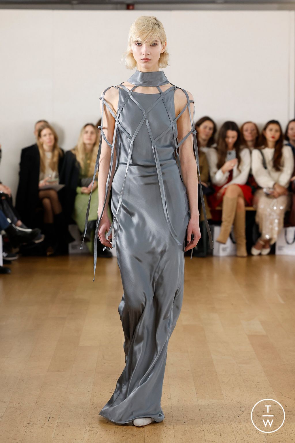 Fashion Week London Fall/Winter 2024 look 23 de la collection Eudon Choi womenswear