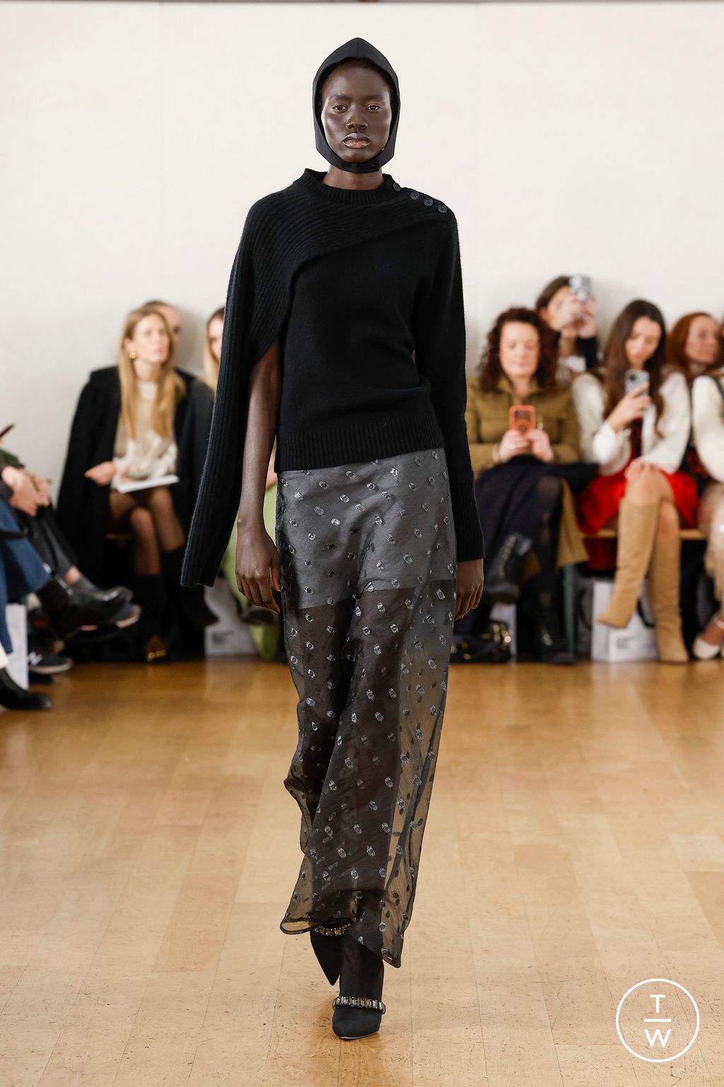 Fashion Week London Fall/Winter 2024 look 29 from the Eudon Choi collection 女装