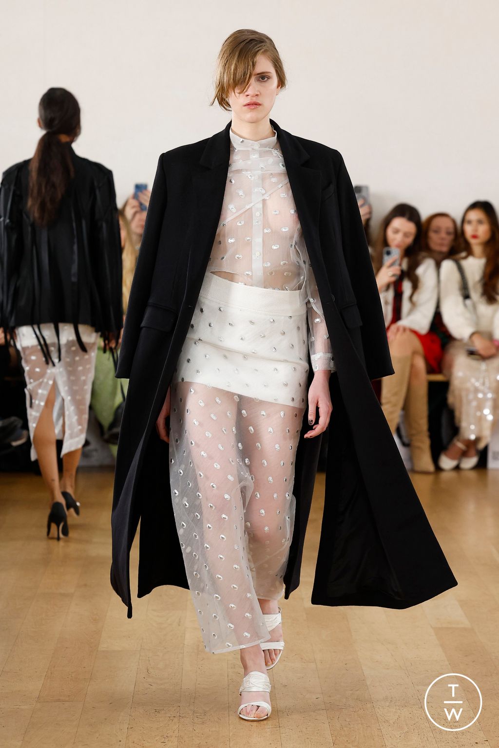 Fashion Week London Fall/Winter 2024 look 31 from the Eudon Choi collection womenswear