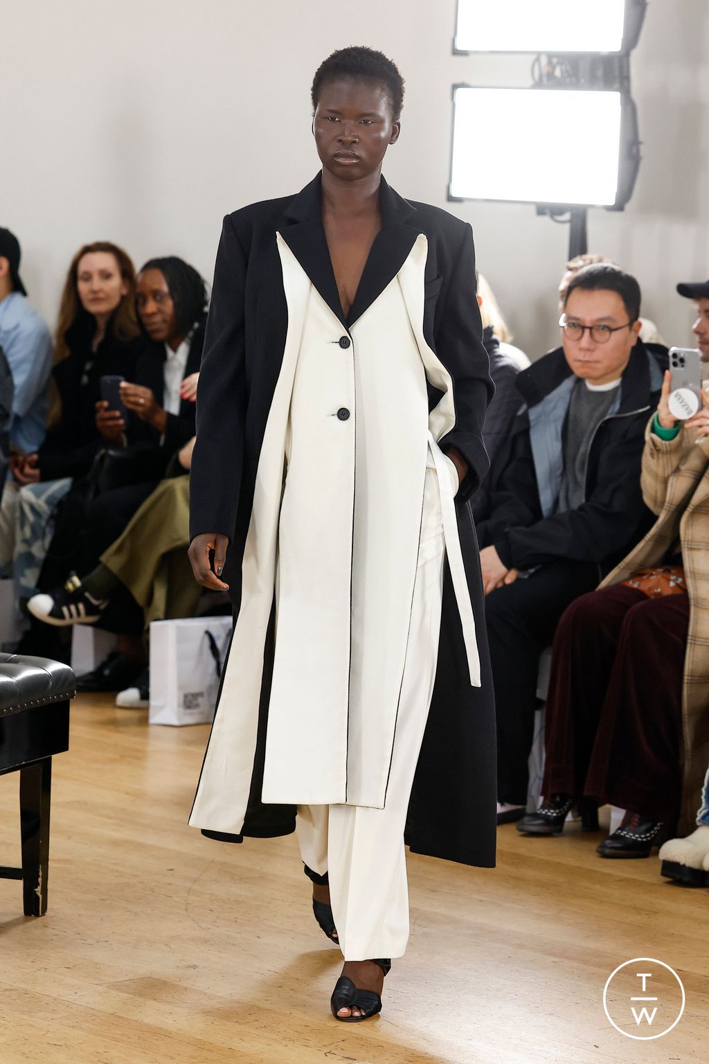 Fashion Week London Fall/Winter 2024 look 34 from the Eudon Choi collection womenswear