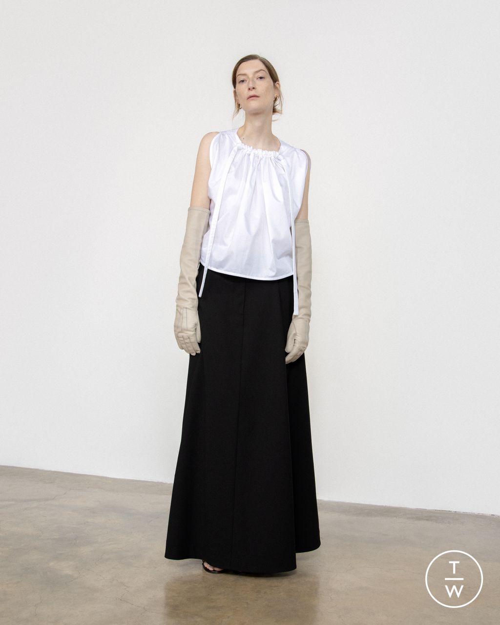Fashion Week London Pre-Fall 2023 look 23 from the Eudon Choi collection 女装