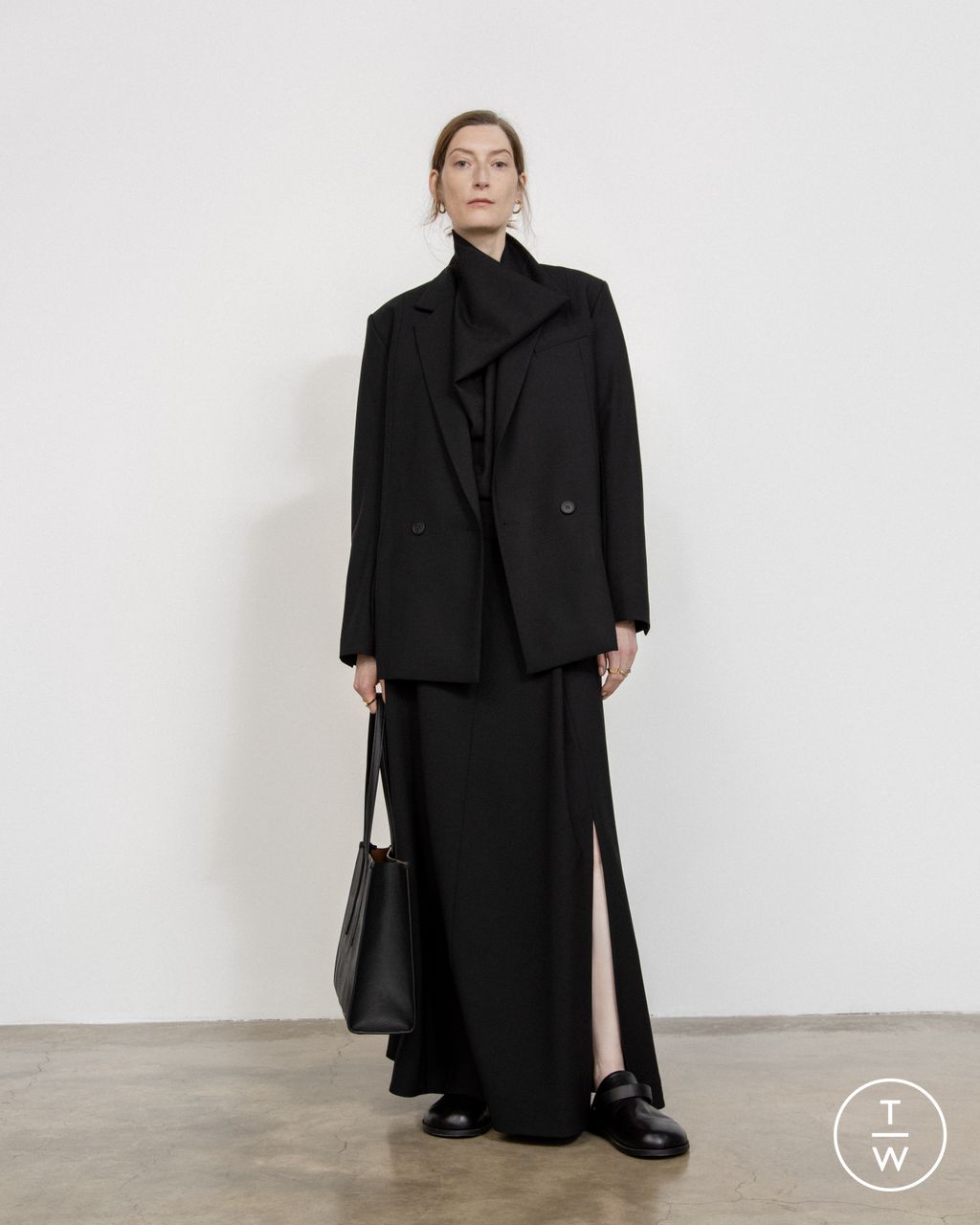 Fashion Week London Pre-Fall 2023 look 29 from the Eudon Choi collection 女装