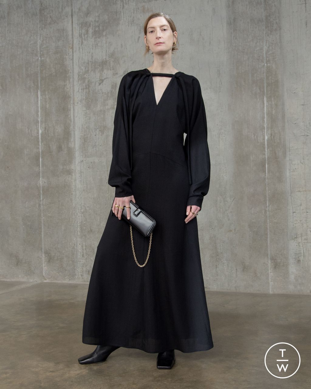 Fashion Week London Pre-Fall 2023 look 34 from the Eudon Choi collection womenswear