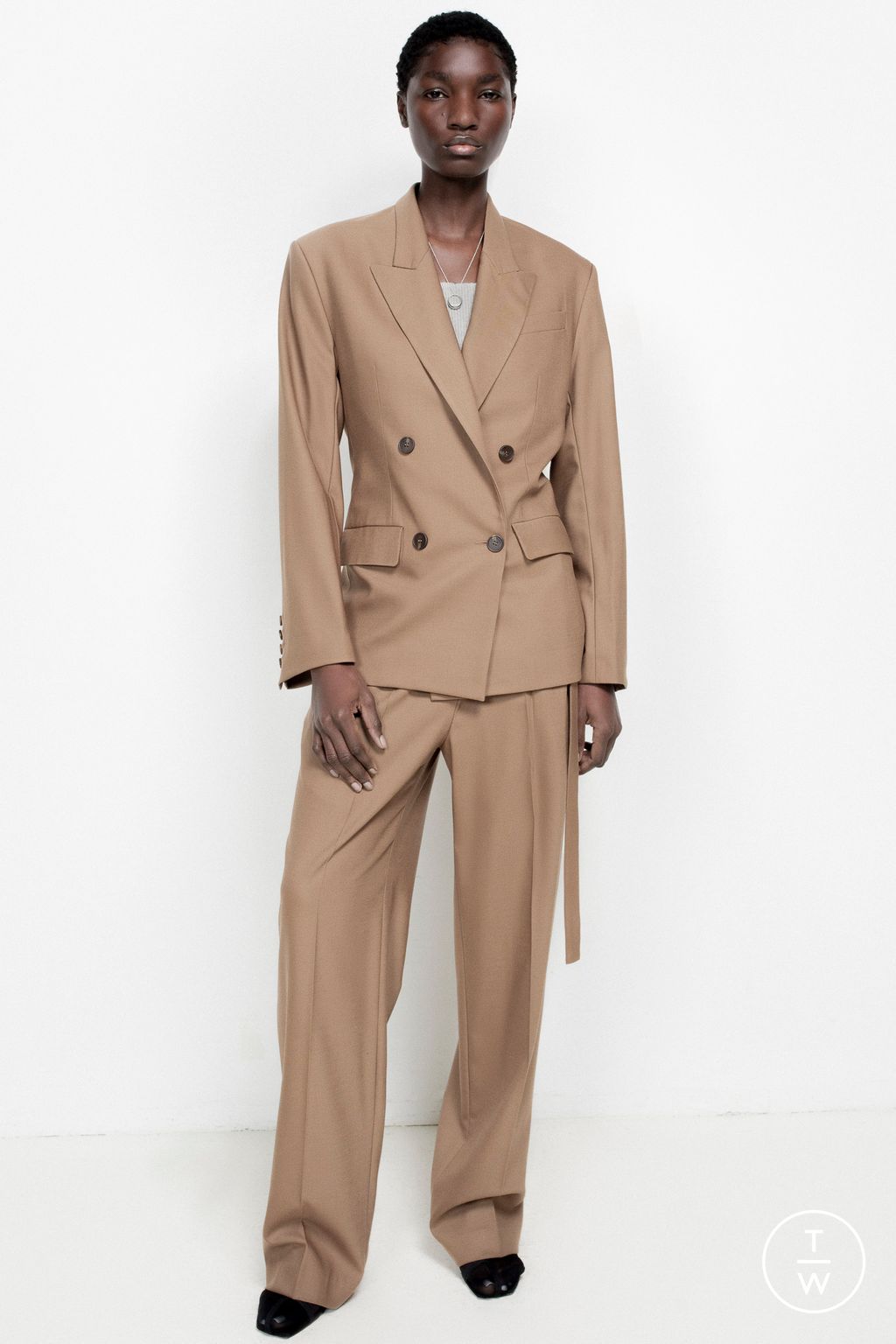 Fashion Week London Pre-Fall 2024 look 2 from the Eudon Choi collection womenswear