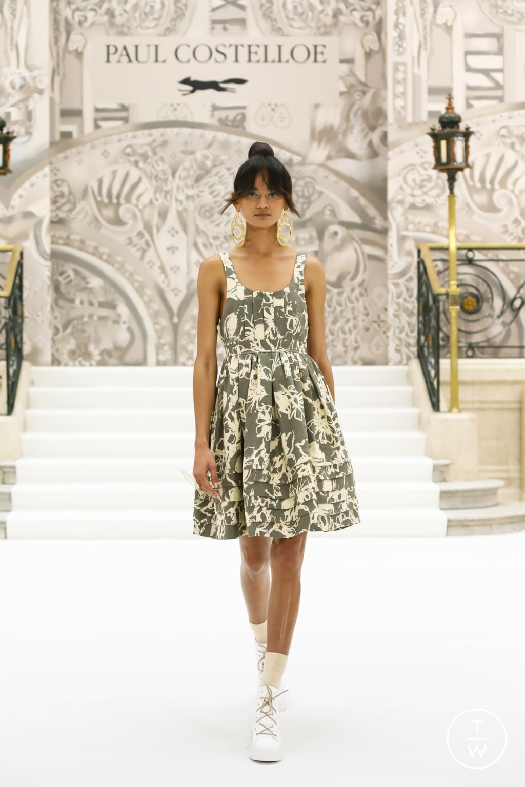 Fashion Week London Spring/Summer 2022 look 13 from the Paul Costelloe collection 女装