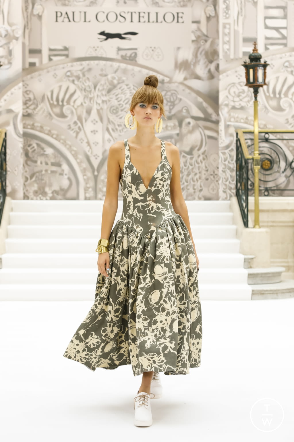 Fashion Week London Spring/Summer 2022 look 11 from the Paul Costelloe collection womenswear