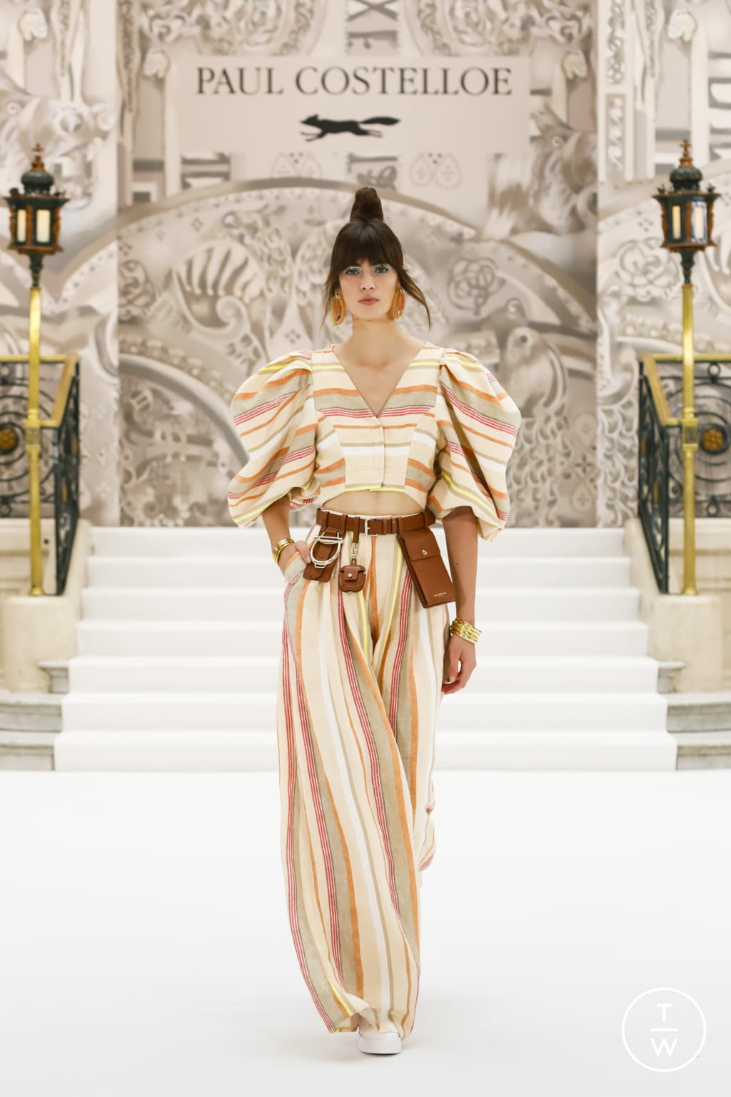 Fashion Week London Spring/Summer 2022 look 14 de la collection Paul Costelloe womenswear