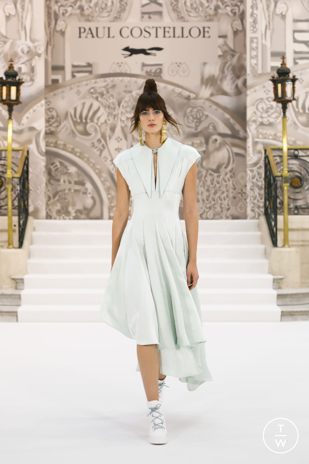Fashion Week London Spring/Summer 2022 look 23 de la collection Paul Costelloe womenswear