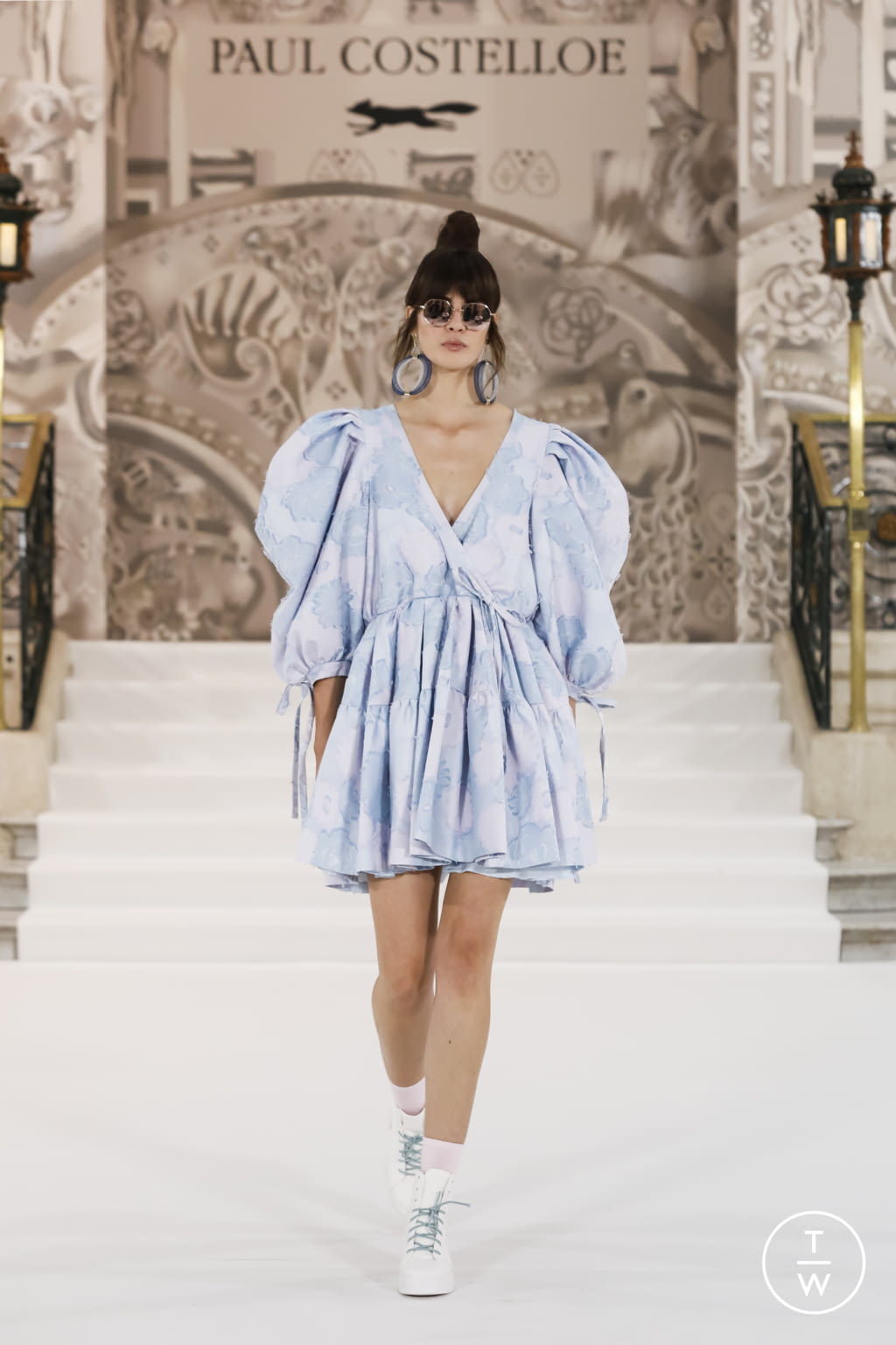 Fashion Week London Spring/Summer 2022 look 39 from the Paul Costelloe collection womenswear