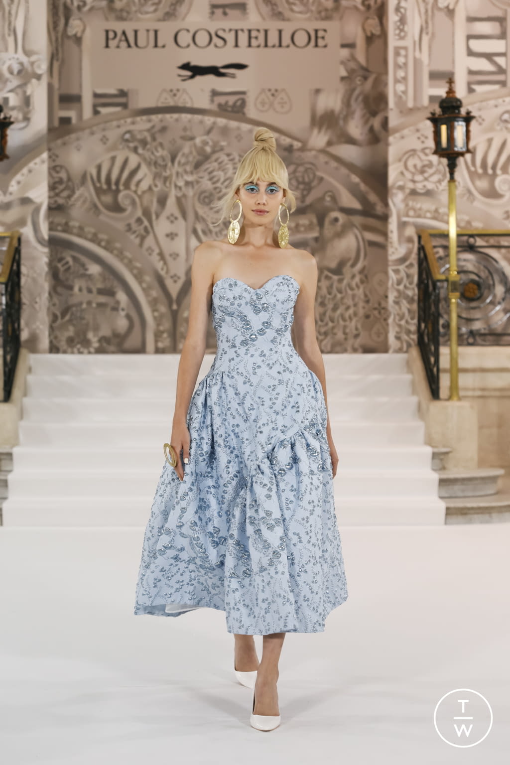 Fashion Week London Spring/Summer 2022 look 43 from the Paul Costelloe collection 女装