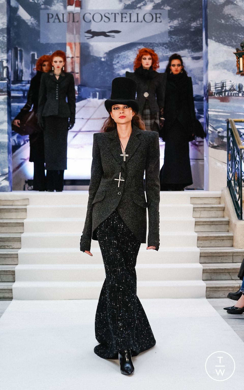 Fashion Week London Fall/Winter 2023 look 1 from the Paul Costelloe collection 女装