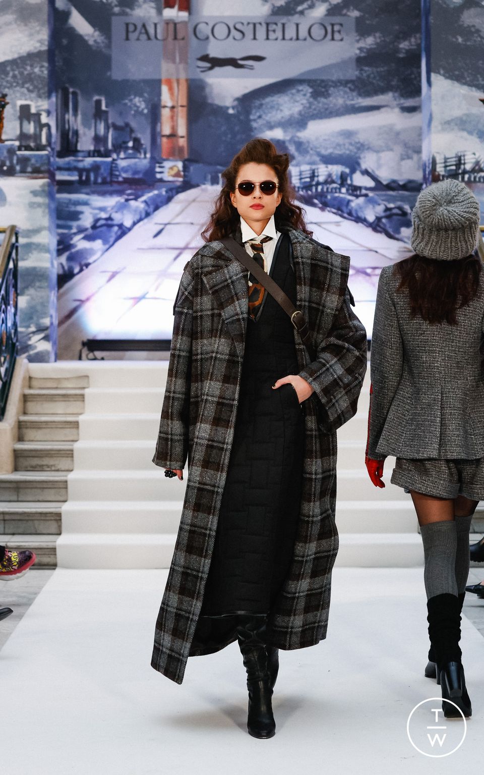 Fashion Week London Fall/Winter 2023 look 16 from the Paul Costelloe collection womenswear