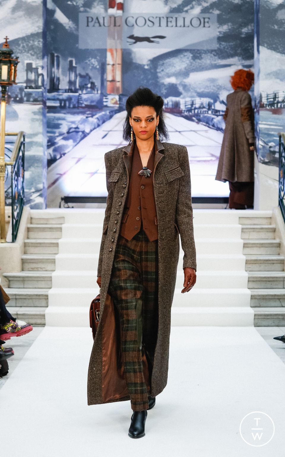 Fashion Week London Fall/Winter 2023 look 27 from the Paul Costelloe collection womenswear