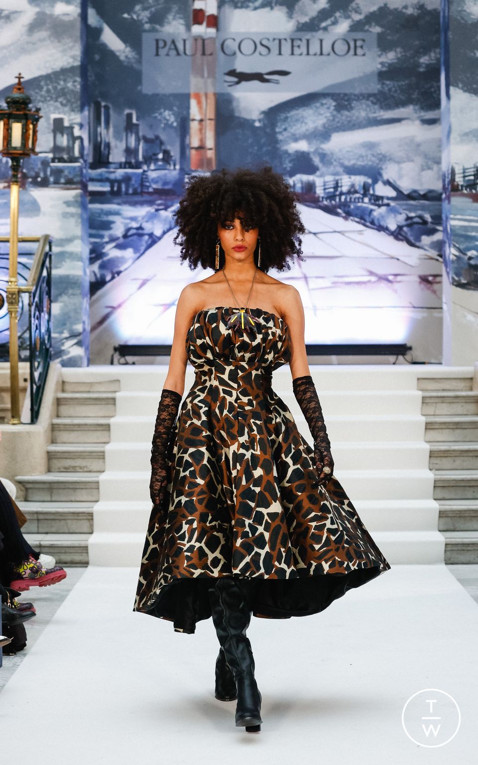 Fashion Week London Fall/Winter 2023 look 28 from the Paul Costelloe collection womenswear