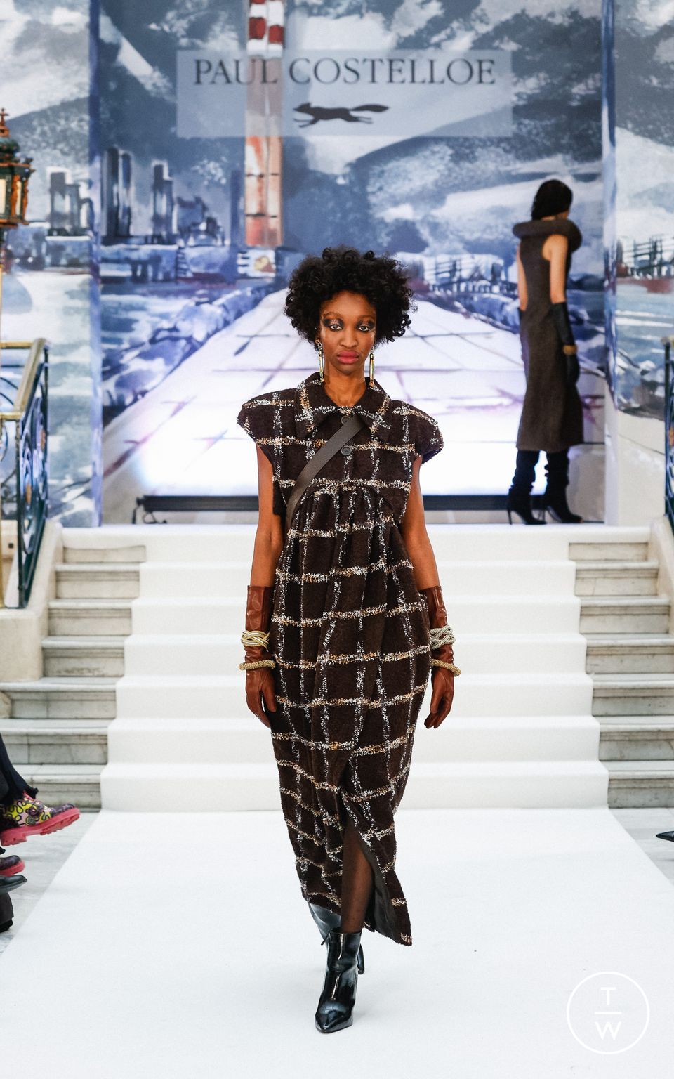 Fashion Week London Fall/Winter 2023 look 29 from the Paul Costelloe collection womenswear