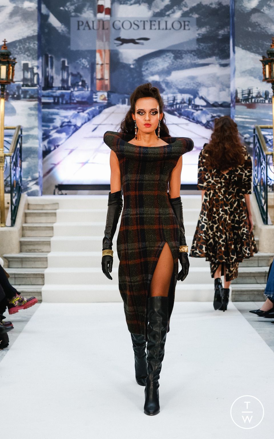 Fashion Week London Fall/Winter 2023 look 33 from the Paul Costelloe collection womenswear