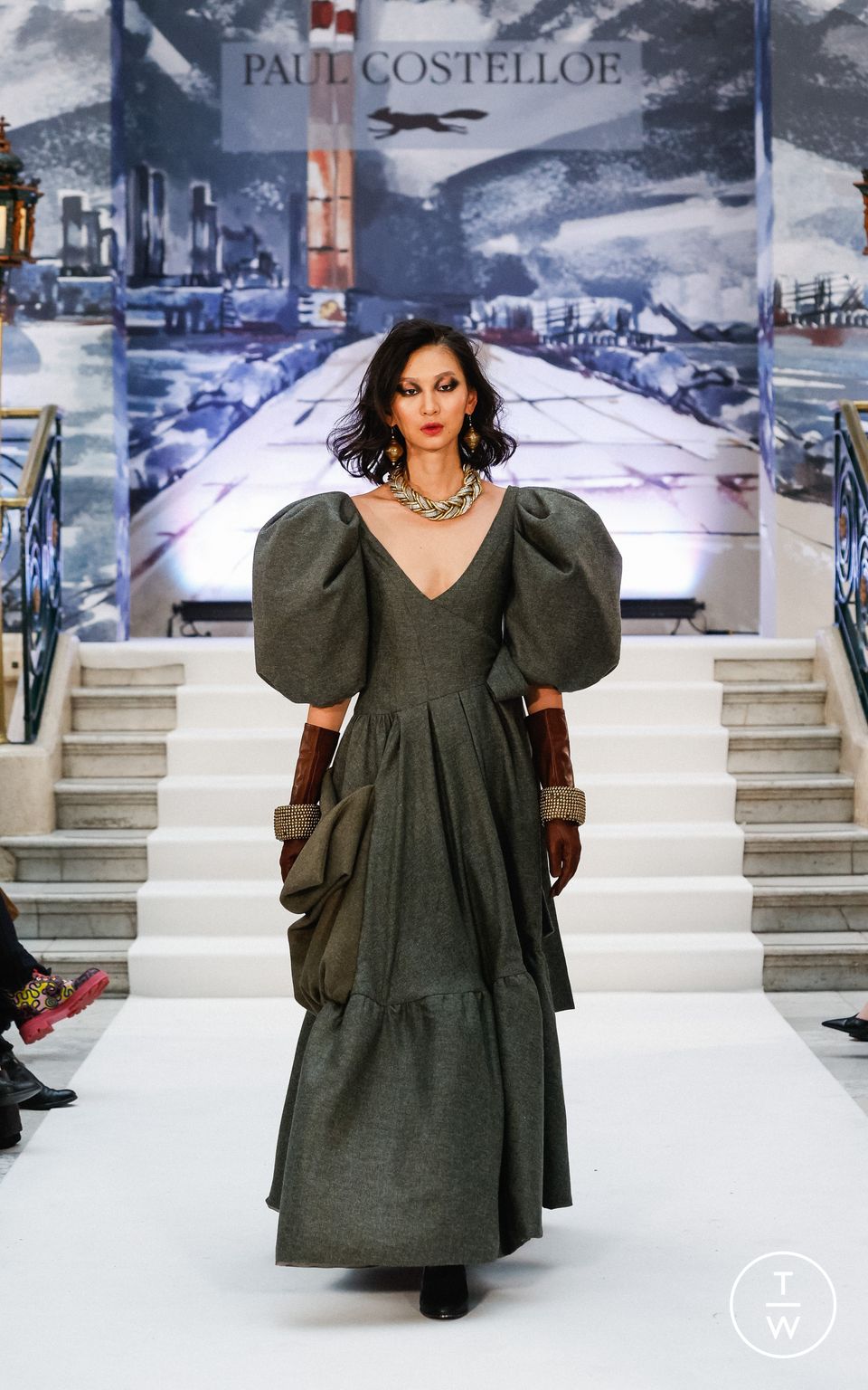 Fashion Week London Fall/Winter 2023 look 38 from the Paul Costelloe collection womenswear